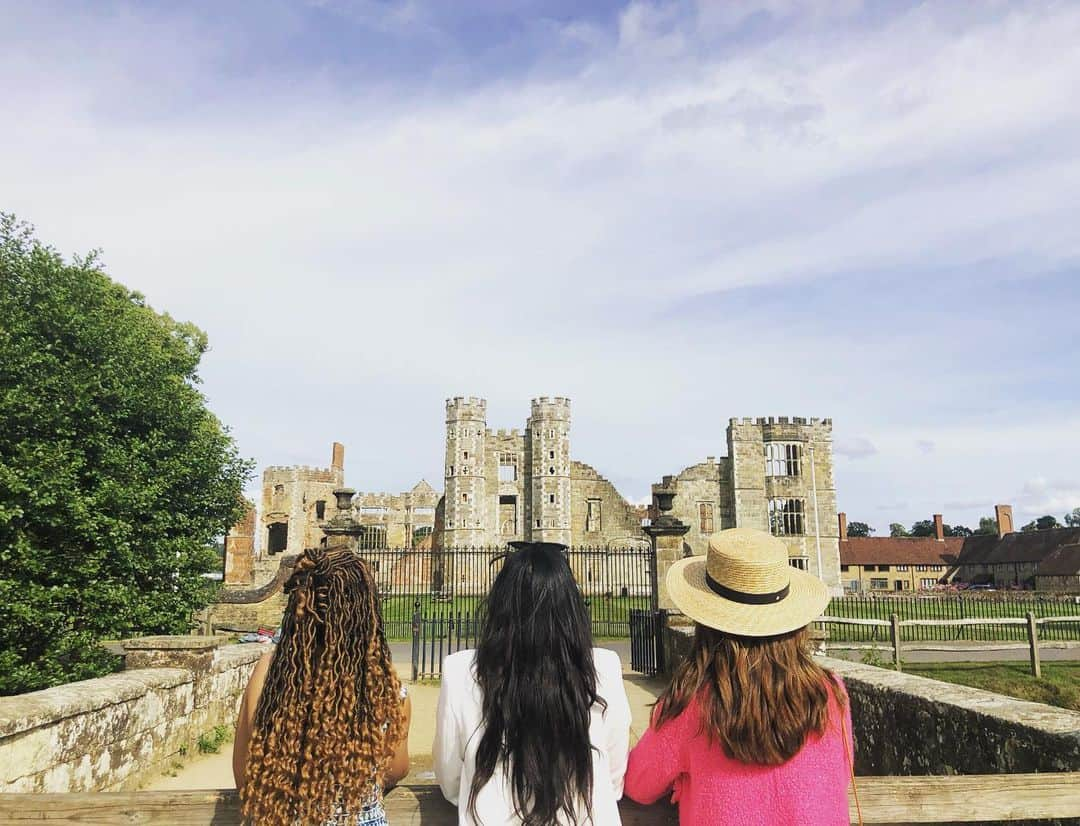 ジーン・トリプルホーンさんのインスタグラム写真 - (ジーン・トリプルホーンInstagram)「Travel feeds my soul #England #Rogate #wanderlust #castle」7月23日 22時03分 - meta2meta