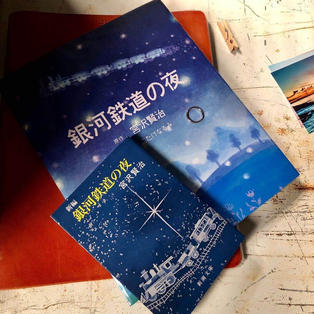 日本テレビ「偽装不倫」さんのインスタグラム写真 - (日本テレビ「偽装不倫」Instagram)「‪💍「#偽装不倫」💍﻿ 第3話放送まで、あと24時間‼️﻿ ﻿ #宮沢賢治 の童話「#銀河鉄道の夜」で描かれる孤独な少年 #ジョバンニ と、親友 #カンパネルラ の本当の幸せを探す旅🌈﻿ ﻿ そして、運命の出会いを果たしたカンパネルラ (イタリア語で“鐘”という意味)こと鐘子(#杏)と、ジョバンニこと伴野丈(#宮沢氷魚)。﻿ 恋に落ちた2人の切ない旅の行方は…﻿ 明日よる10時から放送の #第3話で✨﻿ ﻿ #日テレ #水ドラ﻿ #YLAB #LINEマンガ #文藝春秋﻿ #東村アキコ﻿ ﻿ 【第3話PR&あらすじ】﻿ https://www.ntv.co.jp/gisouhurin/story/﻿ ﻿ 【見逃し配信】﻿ https://www.happyon.jp/gisouhurin/?cmp=3282&utm_source=SP&utm_medium=Display&utm_term=NihonTV&utm_campaign=JP_DM_NihonTV_title&waad=N57iuZJU ﻿ (#Hulu)﻿ ﻿ https://cu.ntv.co.jp/gisouhurin_02/﻿ (日テレ無料TADA!)﻿ ﻿ 【第2話ダイジェスト】﻿ https://m.youtube.com/watch?v=CalvTqHtAPk」7月23日 22時02分 - gisou_ntv