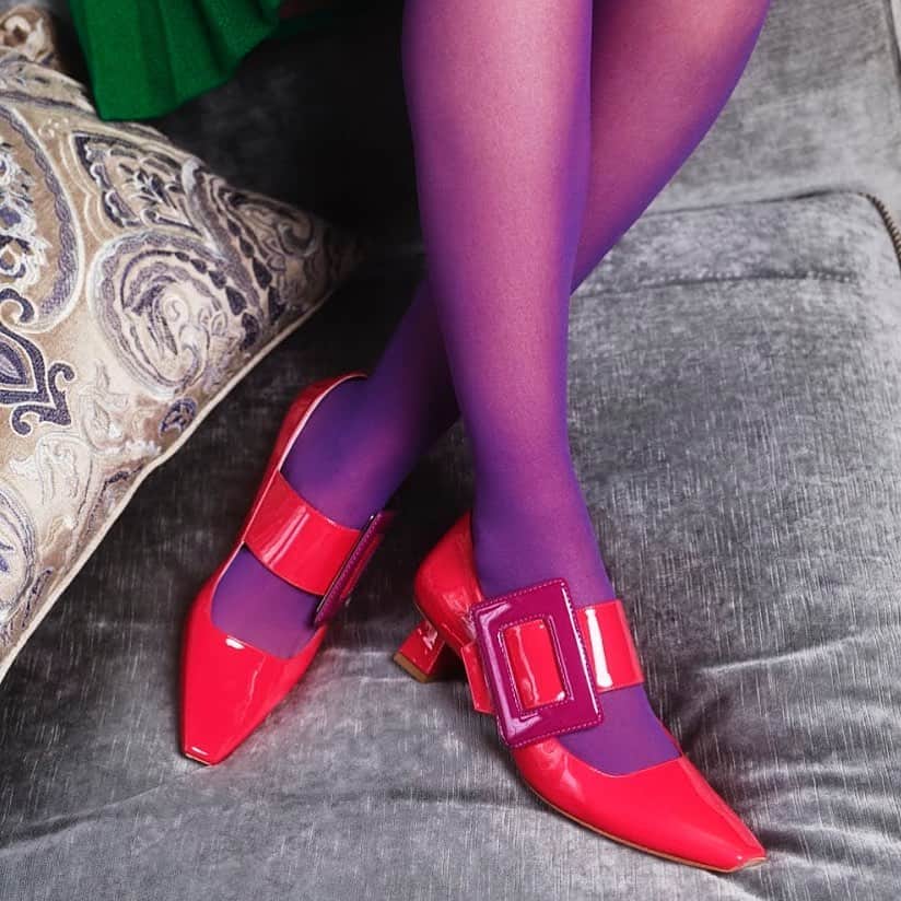ロジェ・ヴィヴィエさんのインスタグラム写真 - (ロジェ・ヴィヴィエInstagram)「For #FW19 @gherardofelloni creates the new #Trapeze heel with the graphic Extra Vivier pump - a distinct style from #RogerVivier  #RogerVivier #GherardoFelloni #JewelsToShoes  Discover the collection through link in bio.」7月23日 21時55分 - rogervivier