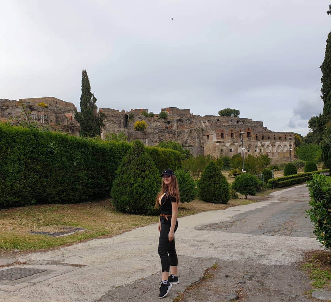 ゴーダ・ブトクテさんのインスタグラム写真 - (ゴーダ・ブトクテInstagram)「There is some more photos from incredible place on our vacation trip to Italty with @judahleone . Pompeii 😍😍😍 . . . . . #pompeii #italy #italy🇮🇹 #vacation #summer #girlstrip #history #europe #lithuaniangirl #pickofthday #beatiful #beauty #tb #love #kaunas #likeforlikes #lietuva #travel #traveling」7月23日 22時01分 - godabutkute