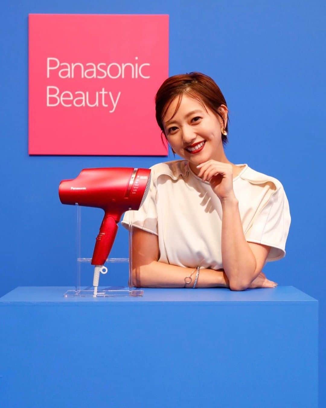 伊藤千晃さんのインスタグラム写真 - (伊藤千晃Instagram)「Panasonic Beautyの新商品発表会にご招待頂きました。  今回は髪への潤いにこだわった製品ということで 乾かした後も毛先がパサつかず、しっとりまとまった仕上がりに感動しました👏  ナノケアドライヤーは昔から私も愛用していたので その新商品をひと足先に試させて頂き、とても嬉しかったです🥰✨ #ナノイーは新世代へ #ドライヤー #ナノケア」7月23日 22時03分 - kikichiaki