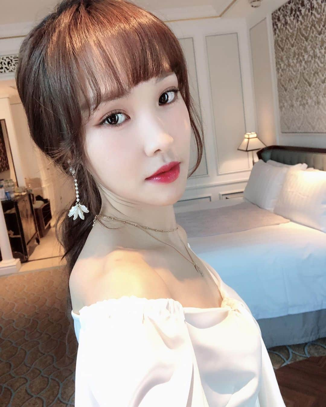 GFriendさんのインスタグラム写真 - (GFriendInstagram)「버디 보는 유주 -> 버보윶」7月23日 22時04分 - gfriendofficial