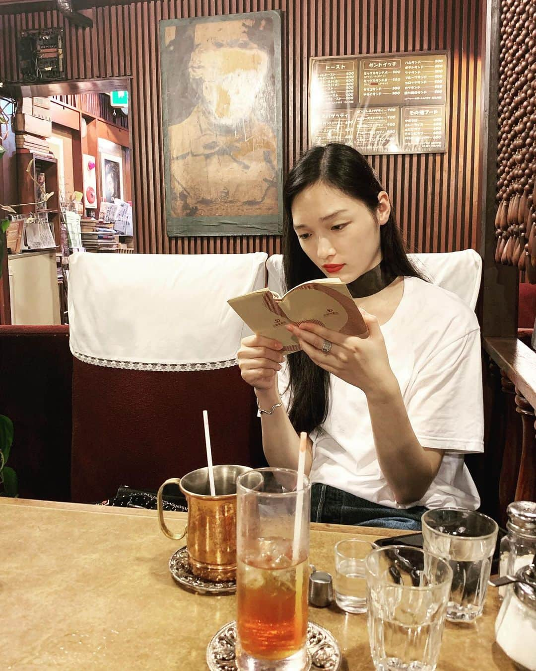 小谷実由さんのインスタグラム写真 - (小谷実由Instagram)「さきちゃんと月1読書会🐈🐈🌹🌹」7月23日 22時15分 - omiyuno