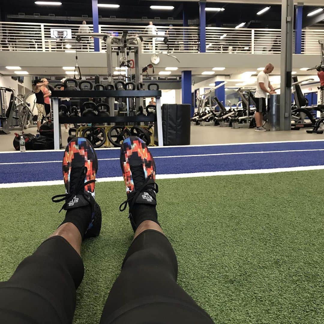 レイ・アレンのインスタグラム：「Jay's on my feet, workout complete! @funktionfit @jumpman23 #funktionfitness」