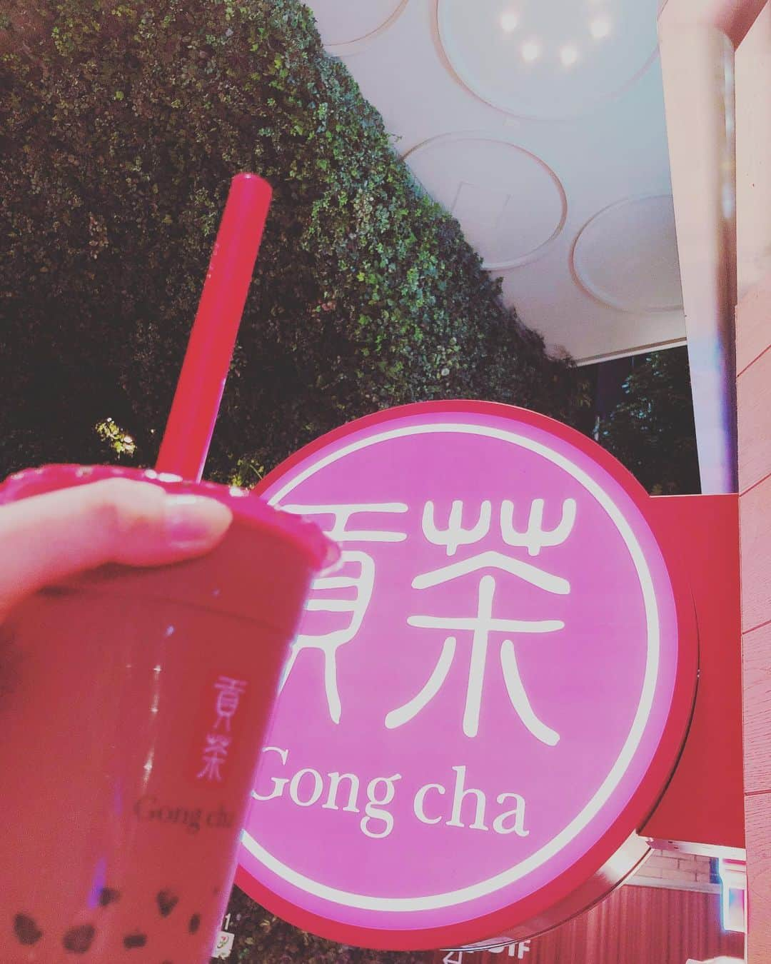 涼邑芹さんのインスタグラム写真 - (涼邑芹Instagram)「渋谷クロスFM終わりのゴンチャ🥤✨✨ 美味しかった〜😋💓 #渋谷 #ゴンチャ  #チョコミルクティー #タピオカ」7月23日 22時25分 - seri_suzumura