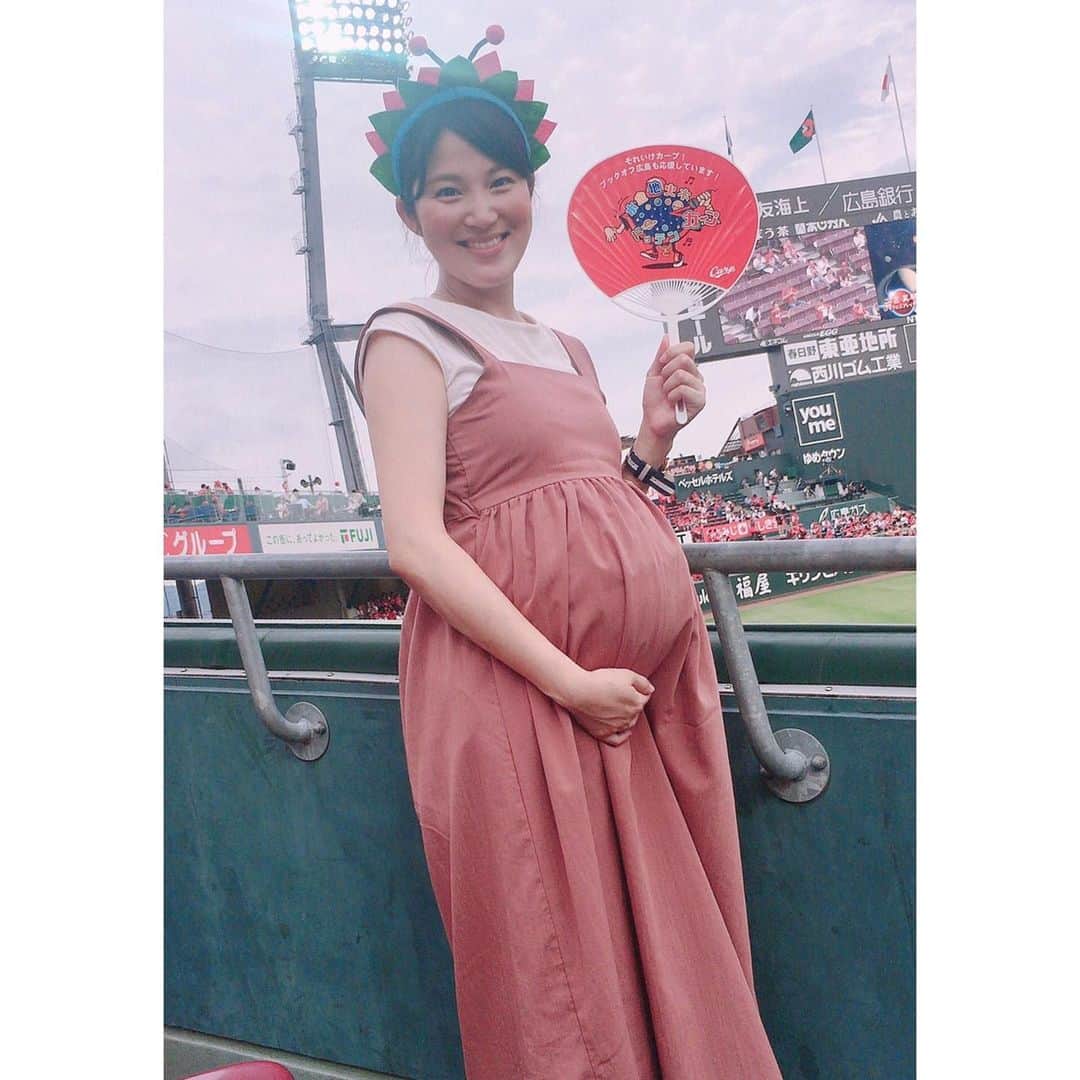 杉岡沙絵子さんのインスタグラム写真 - (杉岡沙絵子Instagram)「おそらく出産前最後のマツダスタジアムへ⚾️ 混雑を避けて早めに帰宅すると、、 すごい試合になっとるー👀！！ ・ 最後まで見届けられませんでしたが 球場で野球を見られて雰囲気を感じて 今日も野球にパワーをもらいました(*´꒳`*)✨ ・ ・ #マツダスタジアム#carp#カープ #マタニティーライフ#臨月」7月23日 22時37分 - saeko_sugioka