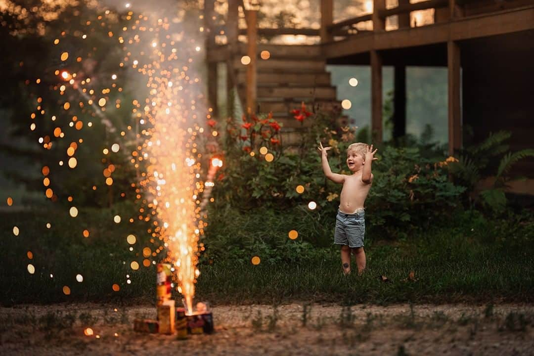 Sigma Corp Of America（シグマ）さんのインスタグラム写真 - (Sigma Corp Of America（シグマ）Instagram)「We hope everyone is enjoying their summer! 📷 Photo by @meg_nlo taken with the SIGMA 105mm F1.4 DG HSM Art lens. No wonder it's called the "Bokeh Master" 😀 . . . @sigmaphoto #sigmaphoto #105mmf14art #TelephotoTuesday #bokehmaster #fireworks #children #summer #fun」7月23日 22時38分 - sigmaphoto