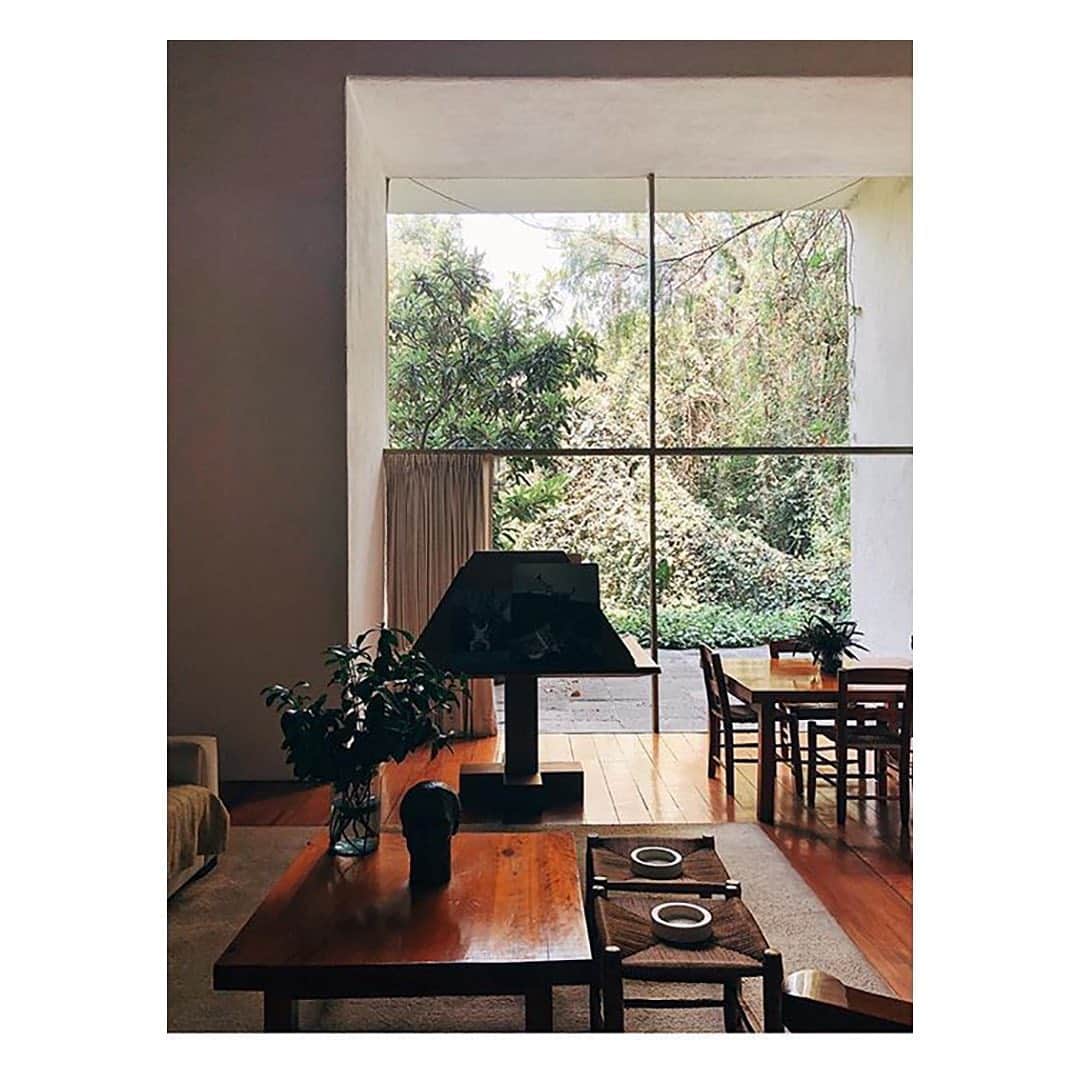 The Modern Houseさんのインスタグラム写真 - (The Modern HouseInstagram)「#inspiration Casa Luis Barragán: built in 1948 as the residence and studio of Luis Barragán, the Mexcian home is easily recognisable for its use of colour, light and shadow 📸 @rafaelsoldi」7月23日 22時43分 - themodernhouse