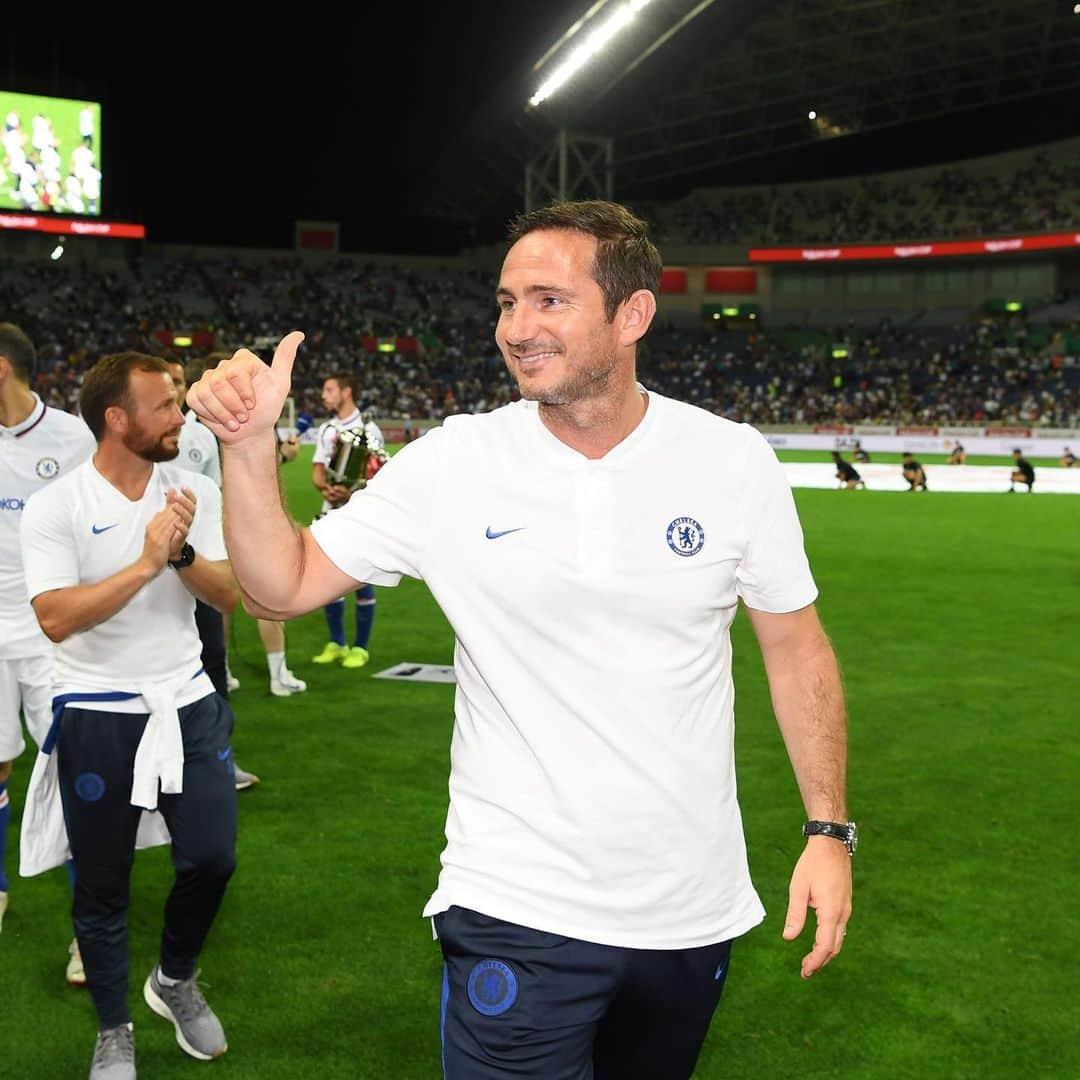 チェルシーFCさんのインスタグラム写真 - (チェルシーFCInstagram)「@franklampard is all 😀 after another win over Barcelona! 👍 #CFCinJapan #CFC #Chelsea」7月23日 22時43分 - chelseafc