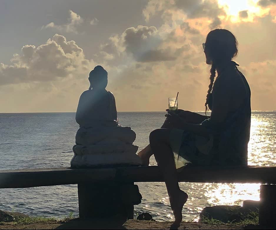イモージェン・ケアンズさんのインスタグラム写真 - (イモージェン・ケアンズInstagram)「Nothing quite like a sunset over the ocean 🔆☁️🌊 #bardomeionoronha #fernandodenoronha #buddhabar #buddha #sunset #island #brasil」7月23日 22時50分 - imogencairns