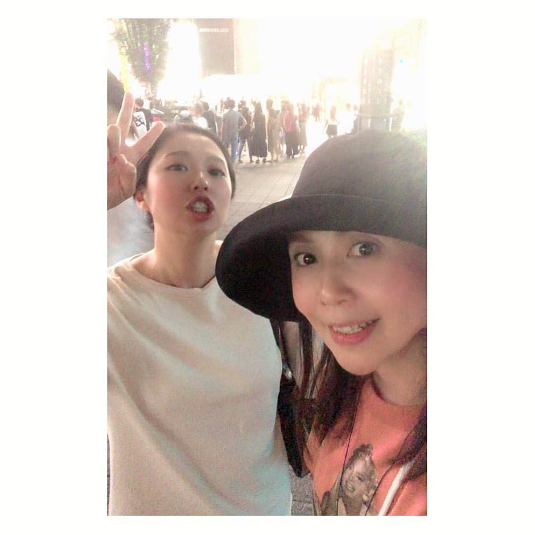 中原翔子さんのインスタグラム写真 - (中原翔子Instagram)「とてつもなく久々に #亜紗美 とゴハン🤗引退作 #ツングースカバタフライ の亜紗美のアクション、めっちゃカッコいいんで乞うご期待！  #actresslife #japaneseactress #japanesemovie #femaleaction #asami #japanfilmfesthamburg #japanfilmfest」7月23日 23時04分 - showkonakahara