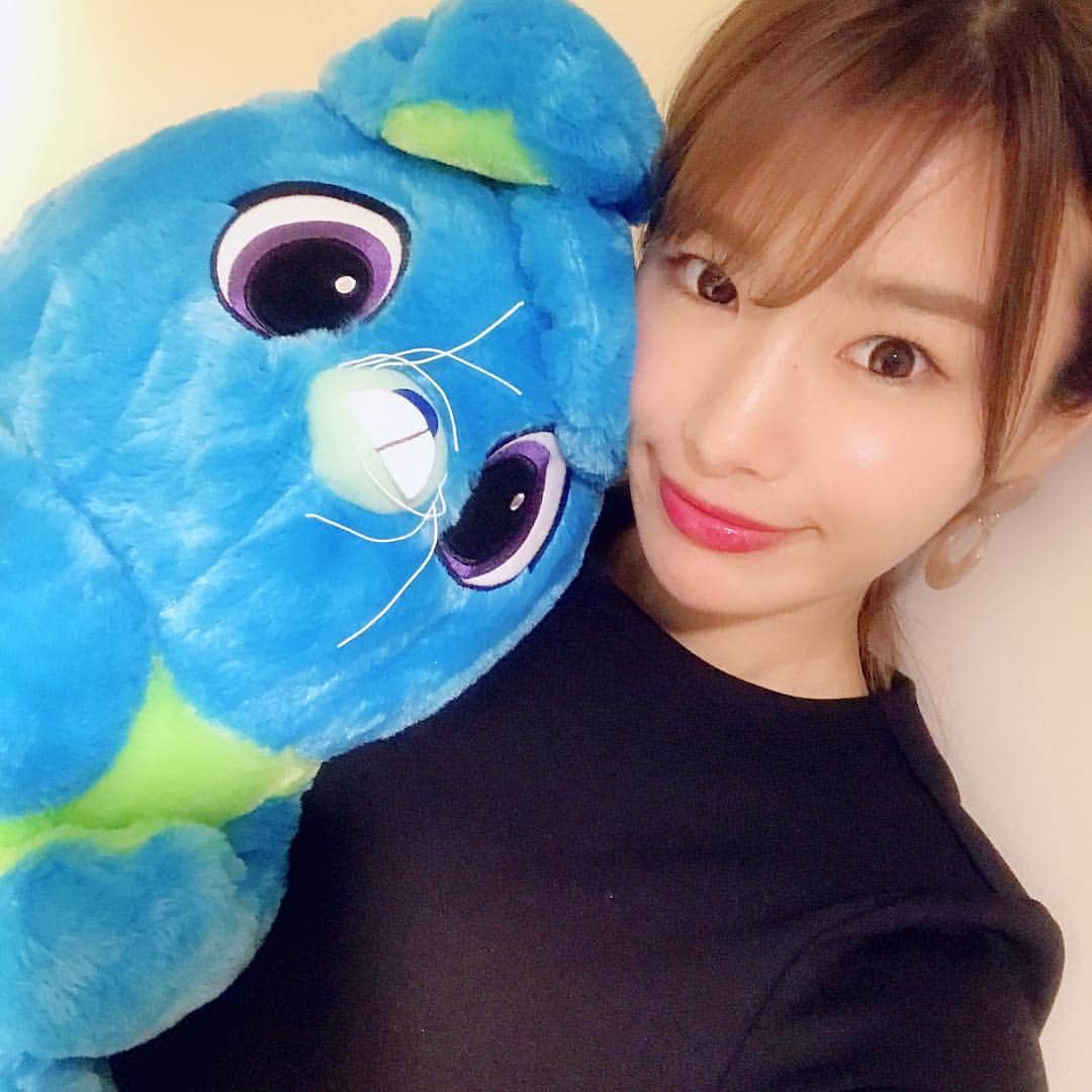 のインスタグラム：「トイストーリー4見て終わった後 クレーンゲームでバニー取れた🥺💓 取れた時の感動が半端なかったｗ すぐぷぷ🐶の相棒になったよ😆👌🏻. . . . . #トイストーリー4 #トイストーリー #toystory #toystory4 #バニー」