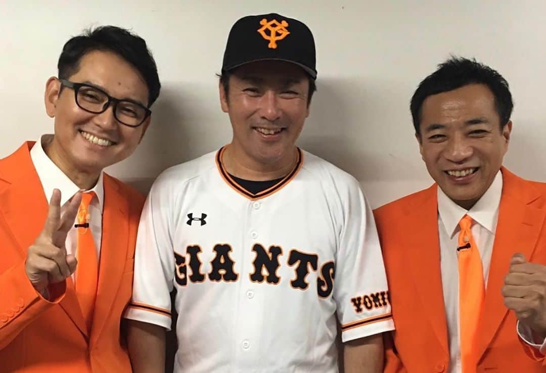 元木大介のインスタグラム：「今日は大阪でYakultとの試合で ナイツのお二人が応援に来てくれて ジャイアンツはサヨナラ勝ちでした！💪 これからも頑張って行きますので 応援よろしくお願いにします🤲 #元木の一言  #元木大介 #日本 #japan #プロ野球 #野球 #読売ジャイアンツ #ジャイアンツ #巨人 #giants #baseball #ヤクルトスワローズ #京セラドーム #ナイツ」