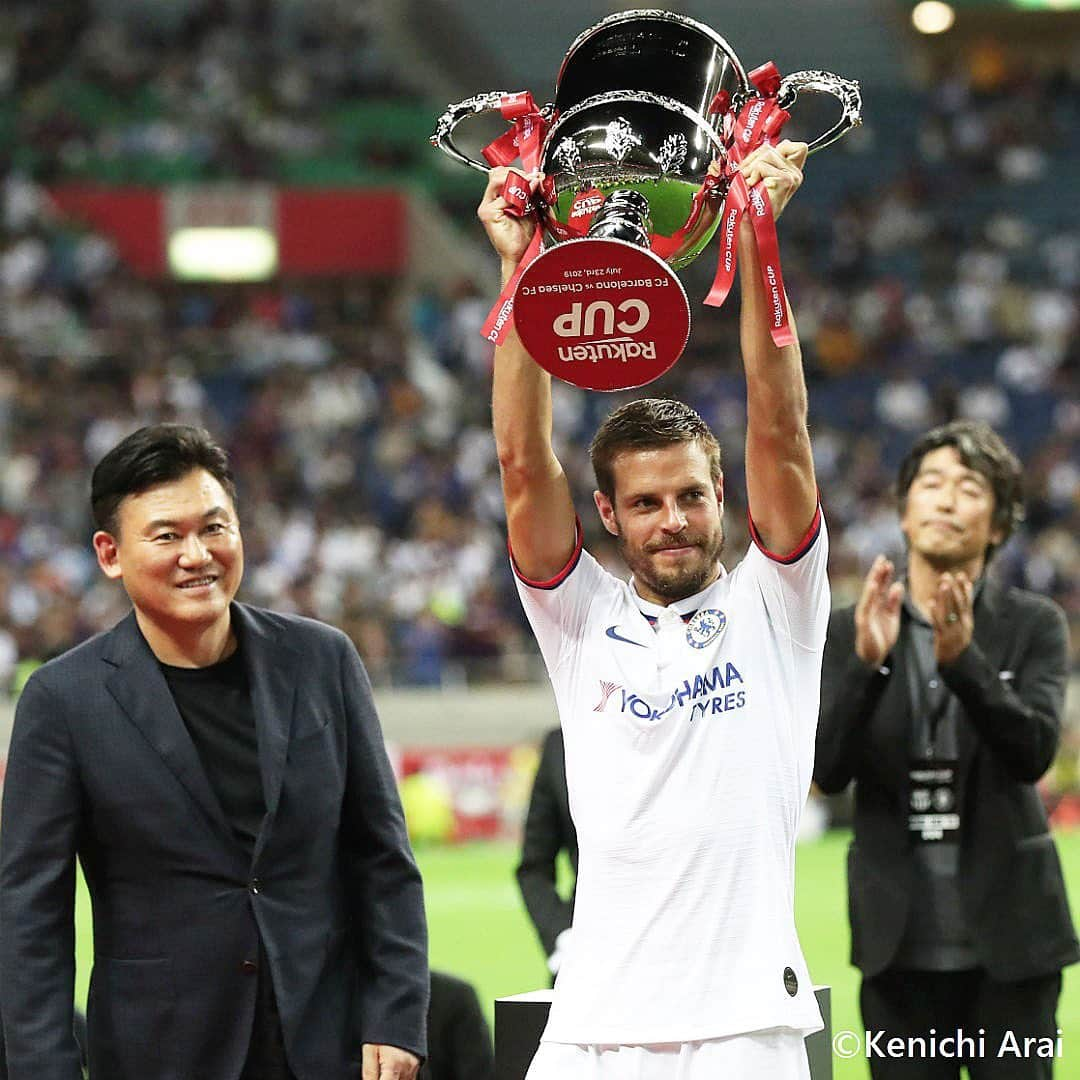 Goal Japanさんのインスタグラム写真 - (Goal JapanInstagram)「. 埼玉の地で戴冠👑 (Photo:Kenichi Arai) . 🏆Rakuten CUP 🆚#バルセロナ 1-2 #チェルシー ⚽️#エイブラハム(34分)、#バークリー(81分)、#ラキティッチ(90+1分) . #soccer #football #rakutencup #barcelona #chelsea  #cesarazpilicueta # #サッカー #フットボール #楽天カップ #⚽️」7月23日 23時06分 - goaljapan