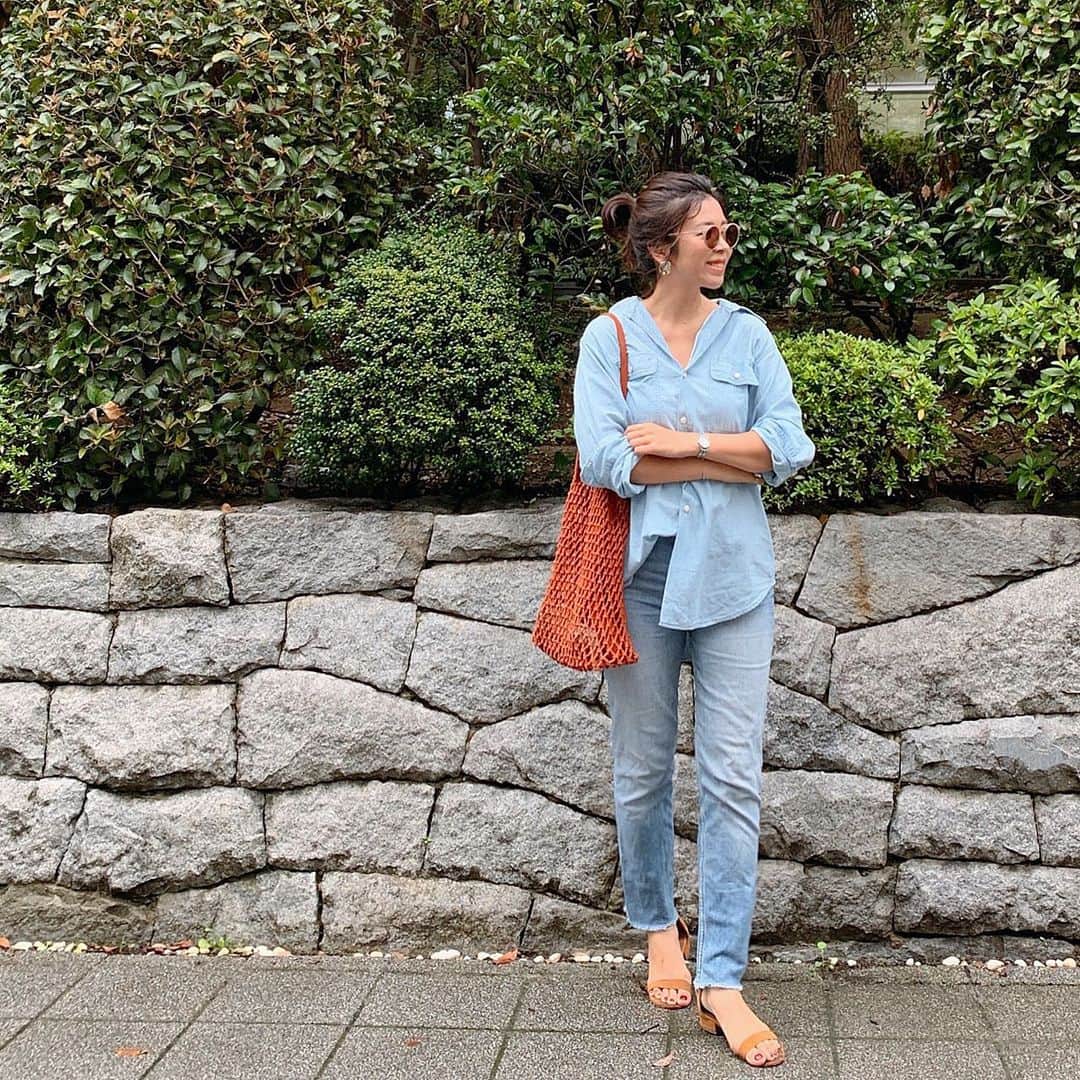 Sayakaのインスタグラム：「* 久しぶりにデニムオンデニム👖💓 朝は雨で寒かったので、 ゆるっと着られるシャツがちょうど良い☺️ * * * #fashion #outfit #coordinate #ootd #simple #basic #casual #madisonblue #hm #denim #denimlover #zara #gap #sayakascoordinate #今日の服 #コーディネート #コーデ #シンプル #シンプルコーデ #マディソンブルー #エイチアンドエム #デニム #ザラ #デニムオンデニム」