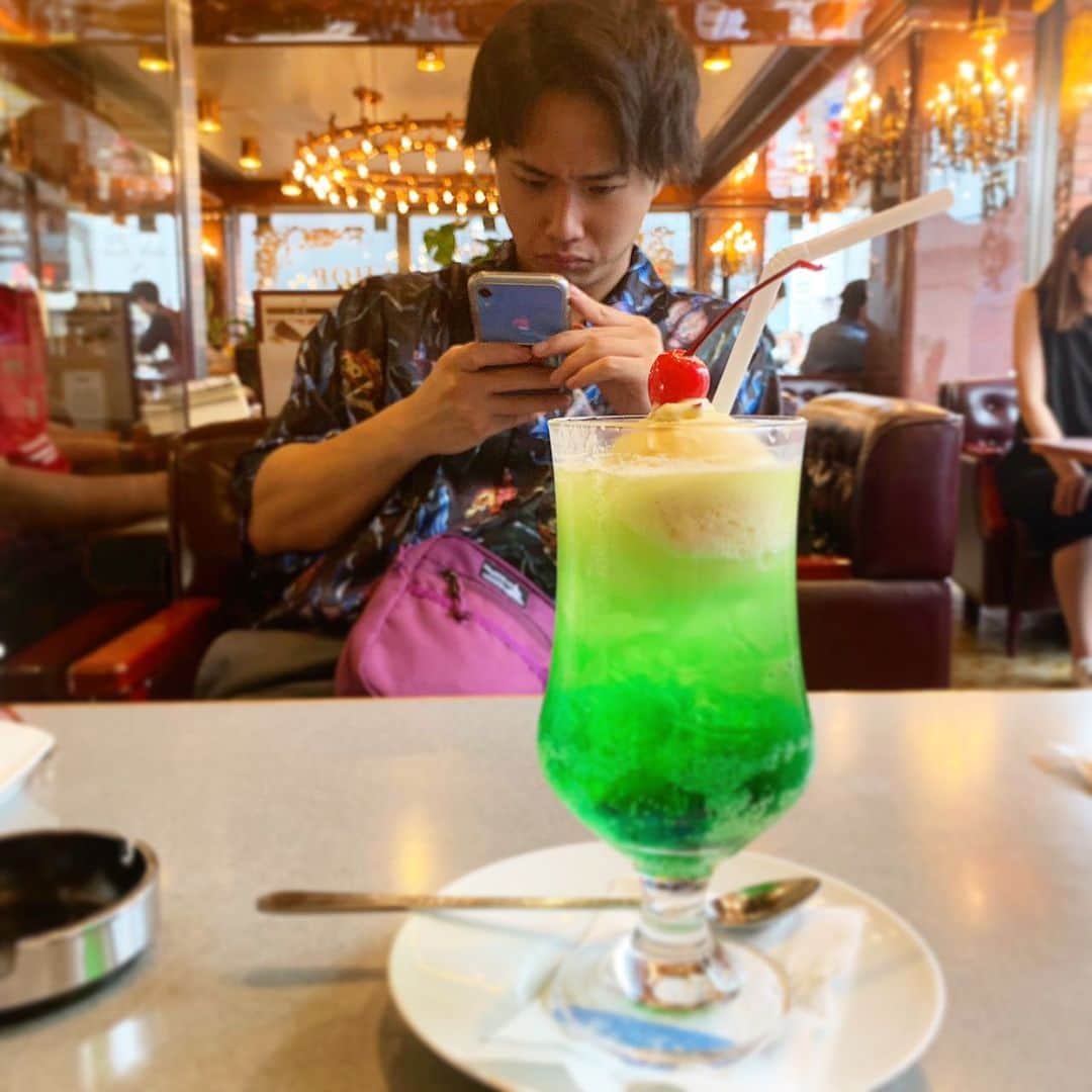 かわうちきっぺいのインスタグラム：「#神妙な面持ち#なんちゅう顔しとるんや」