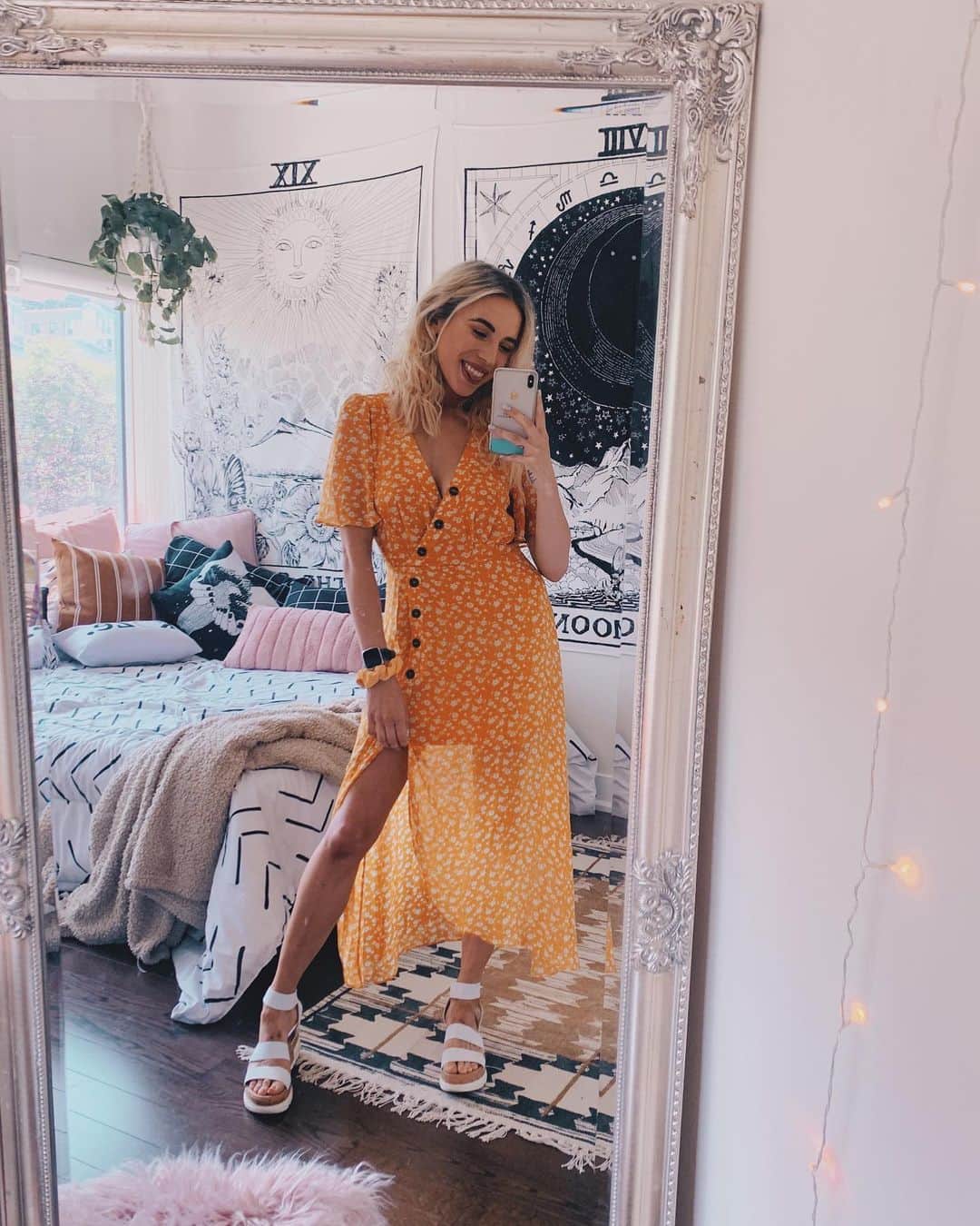 Kalyn Nicholsonのインスタグラム：「happy Tuesday 🌞 I hope your coffee is perfect, the weather is sunny and your mood is happily buzzin 🐝  p.s. I’m editing a new vlog today - a summer night in my life coming soon to a YouTube near you  sun dress: @lulus platform sandals: @stevemadden scrunchie: @moonstonemane」
