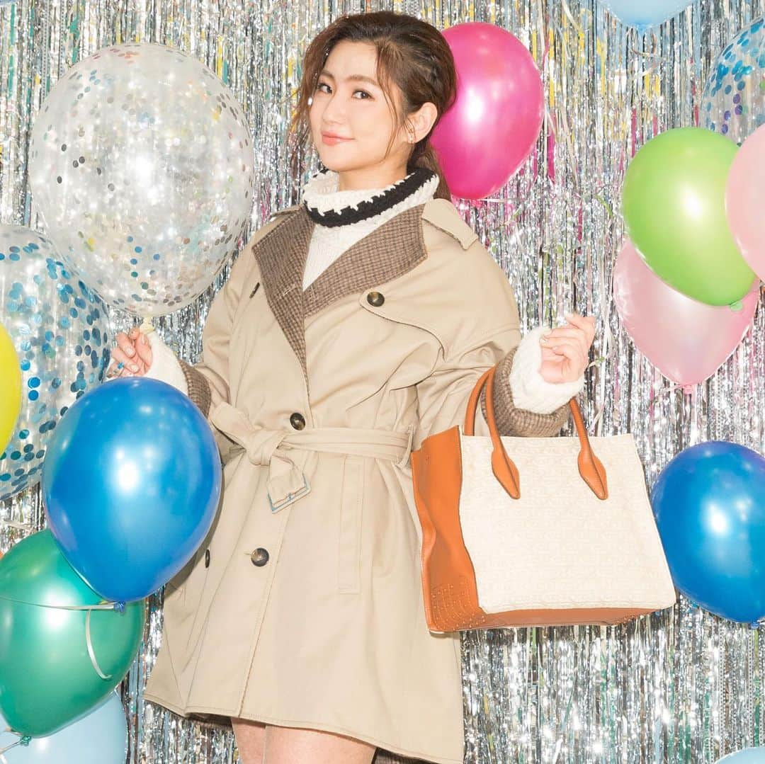 Vogue Taiwan Officialさんのインスタグラム写真 - (Vogue Taiwan OfficialInstagram)「#voguefashionnow ﻿ 任家萱 @selinanahaha 今天出席 @tods 2019 秋冬新品發表會，手上拿的Micro D-Styling 皮革手提包，正是最新推出的迷你包型，簡單拎著就好可愛呀❤️ ﻿ ﻿ #selina #tods #minibag #fashionstyle #2019FW #任家萱」7月23日 23時19分 - voguetaiwan