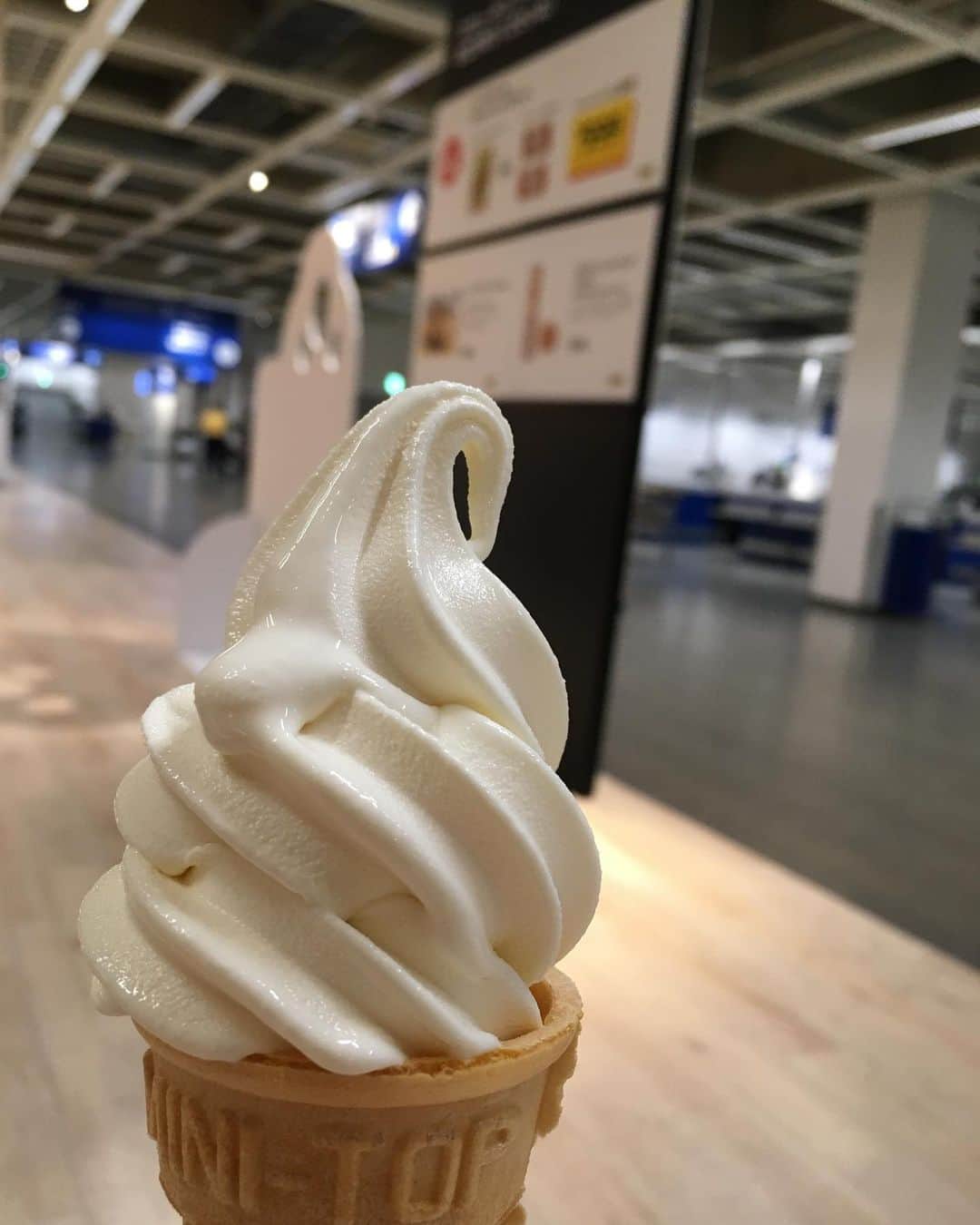 福山理子さんのインスタグラム写真 - (福山理子Instagram)「IKEAとCostcoはセット感 サラダ頼んで一緒に食べるよ🥗 #IKEA #Costco #ikeaホットドック #costcoホットドッグ」7月23日 23時23分 - rikofukuyama