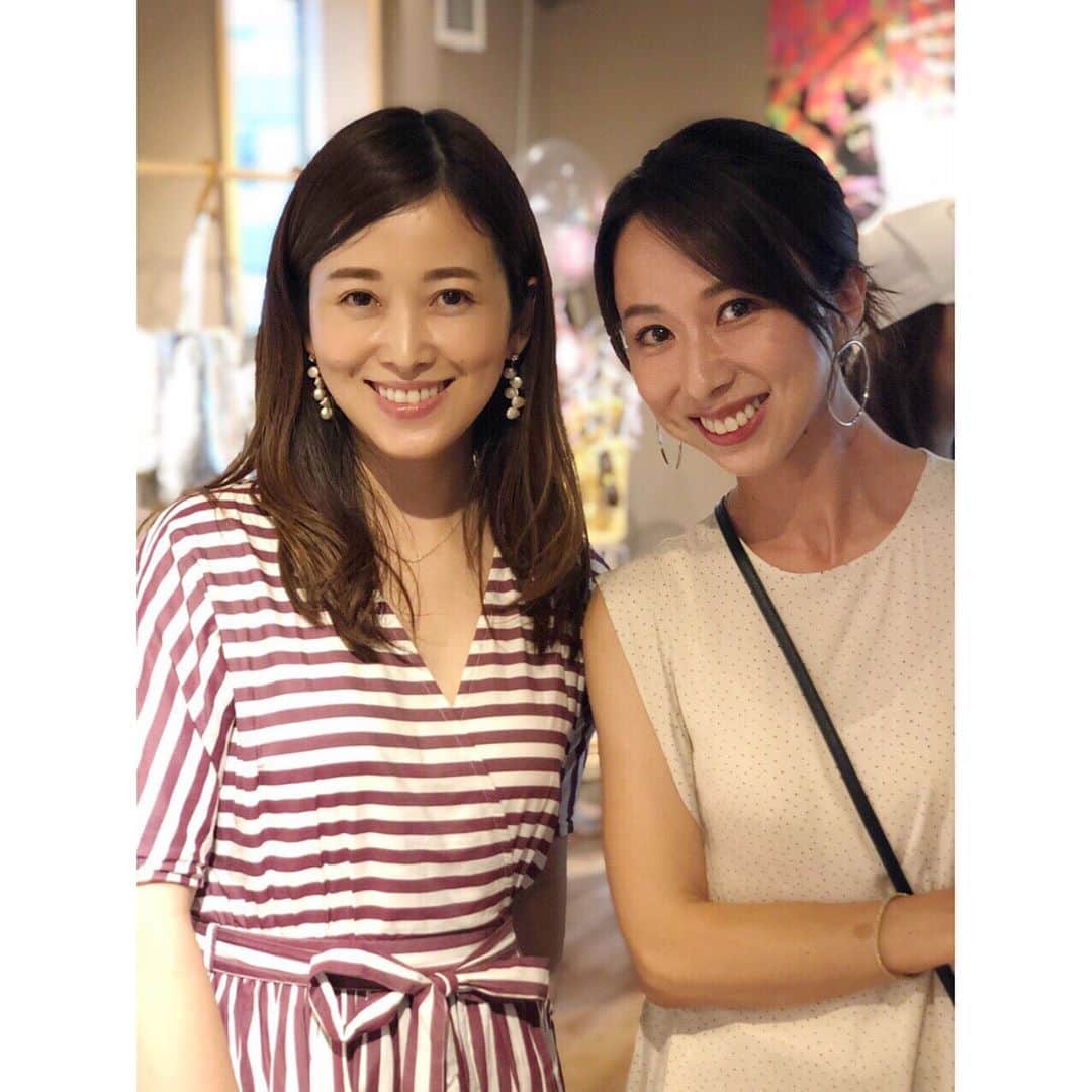 のインスタグラム：「. まあこちゃんの手がける @hinahina.jp の展示会へ。 . 私は画像2枚目のサングラス🕶を。 飽きのこないデザインと鼻にフィットして使いやすい形。 この夏ヘビロテします！ . @maako_hinahina  4日間お疲れ様ー✨ . . #展示会 #hinahina #サングラス」