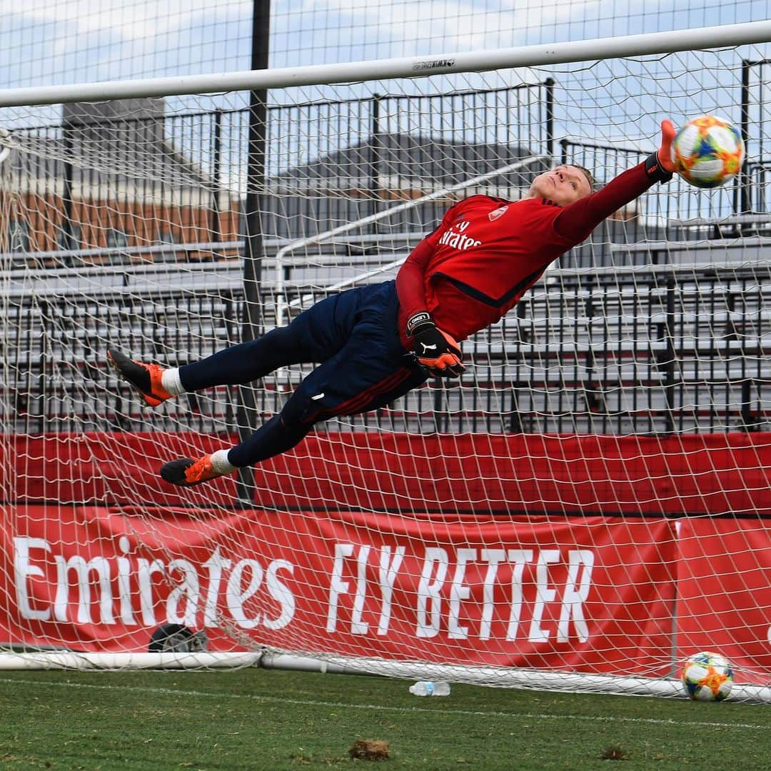 アーセナルFCさんのインスタグラム写真 - (アーセナルFCInstagram)「Fly better ✈️ #ArsenalinUSA #Leno #preseason #arsenal #FlyEmiratesFlyBetter」7月23日 23時26分 - arsenal