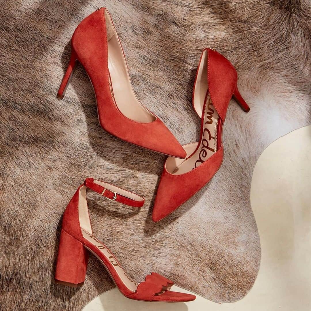 サムエデルマンのインスタグラム：「Color crushing on dusty orange heels 🧡」