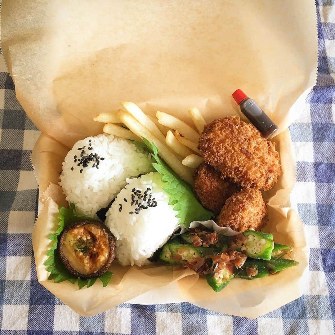 ecruのインスタグラム：「2019/07/24 (wed) 来週までお休みがないので、今日は貴重な1日。 先手仕事で、朝から動きます！ ・ #gonben #お弁当 #obento #bento #lunch #lunchbox #food #foodpic #foodphoto #ごん弁当 #instafood #instagood #yummy #love #japan #japanesefood #大学生弁当 #thankyou #onthetable #日々 #暮らし #お弁当記録 #ランチボックス  #使い捨て弁当箱」