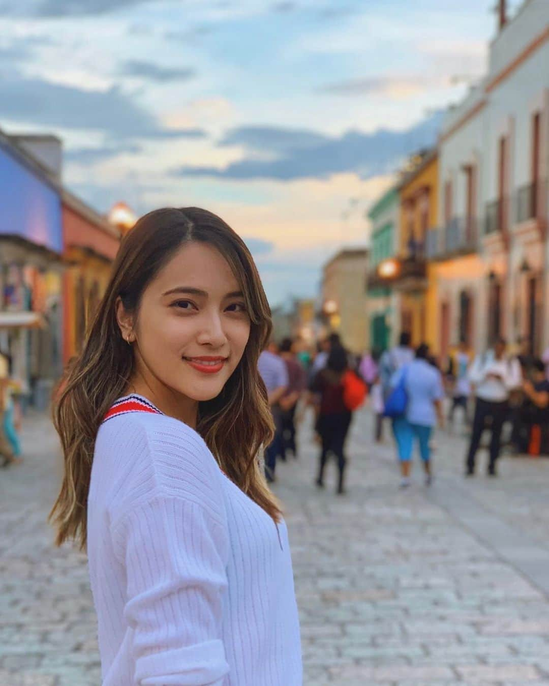 入山杏奈さんのインスタグラム写真 - (入山杏奈Instagram)「Cuándo regresamos a Oaxaca? La verdad a mi me encantó❤︎ es una ciudad muy rica culturalmente, la comida es deliciosa (que es más importante para mí jaja) y está llena de buena vibra. Si no conoces Oaxaca tienes que ir ya😻  オアハカという街は文化的に豊かでご飯が美味しくて、私のメキシコで好きな街暫定1位です☺️メキシコに来る機会があったらぜひオアハカも検討してみてね☺︎」7月24日 9時22分 - iamannairiyama