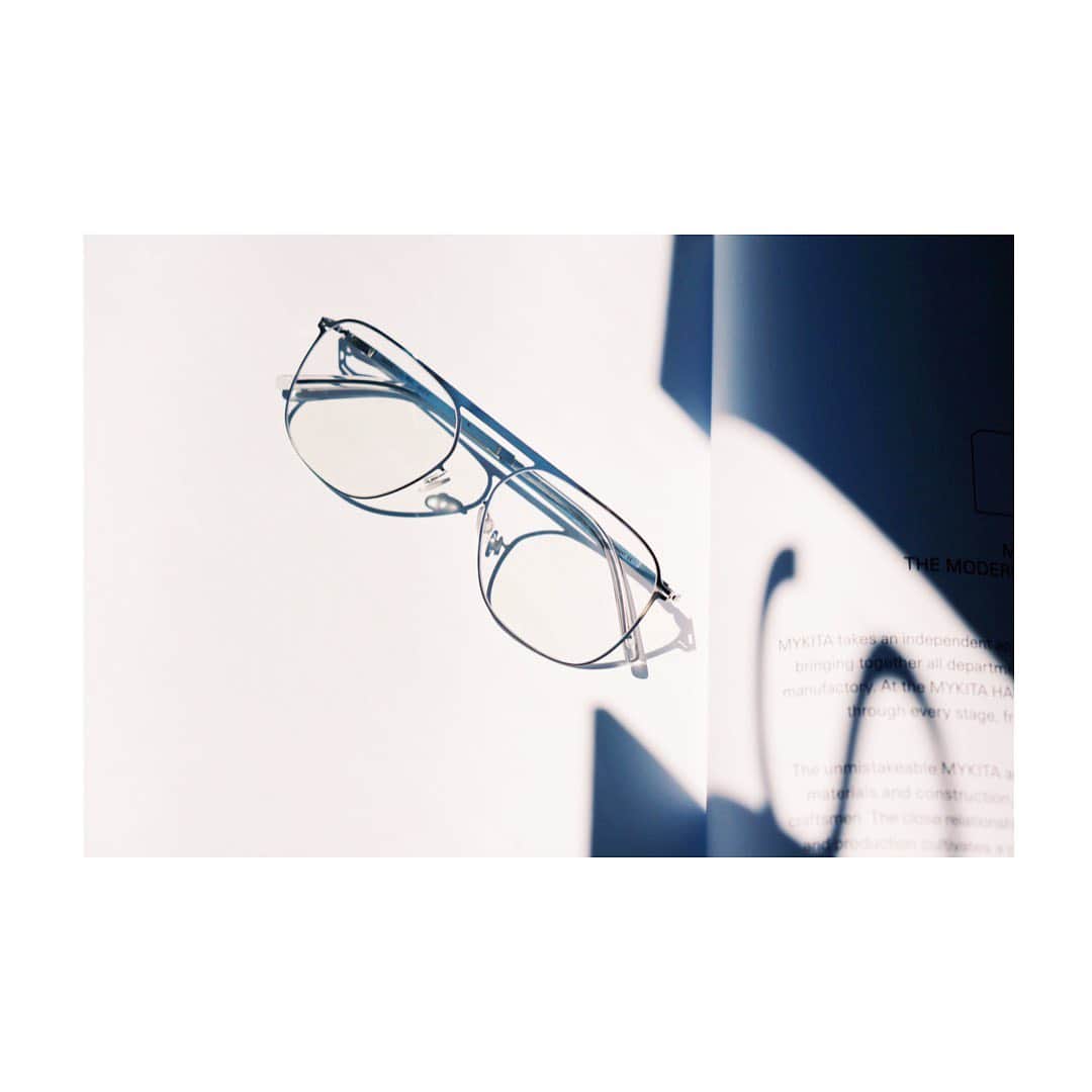 のインスタグラム：「MIRO Shiny Silver by LITE ACETATE Collection - 高い位置に施された一本のブリッジがクラシックな印象を与えます。High mono bridge glasses make classic style for you. #MYKITA #eyeglasses」
