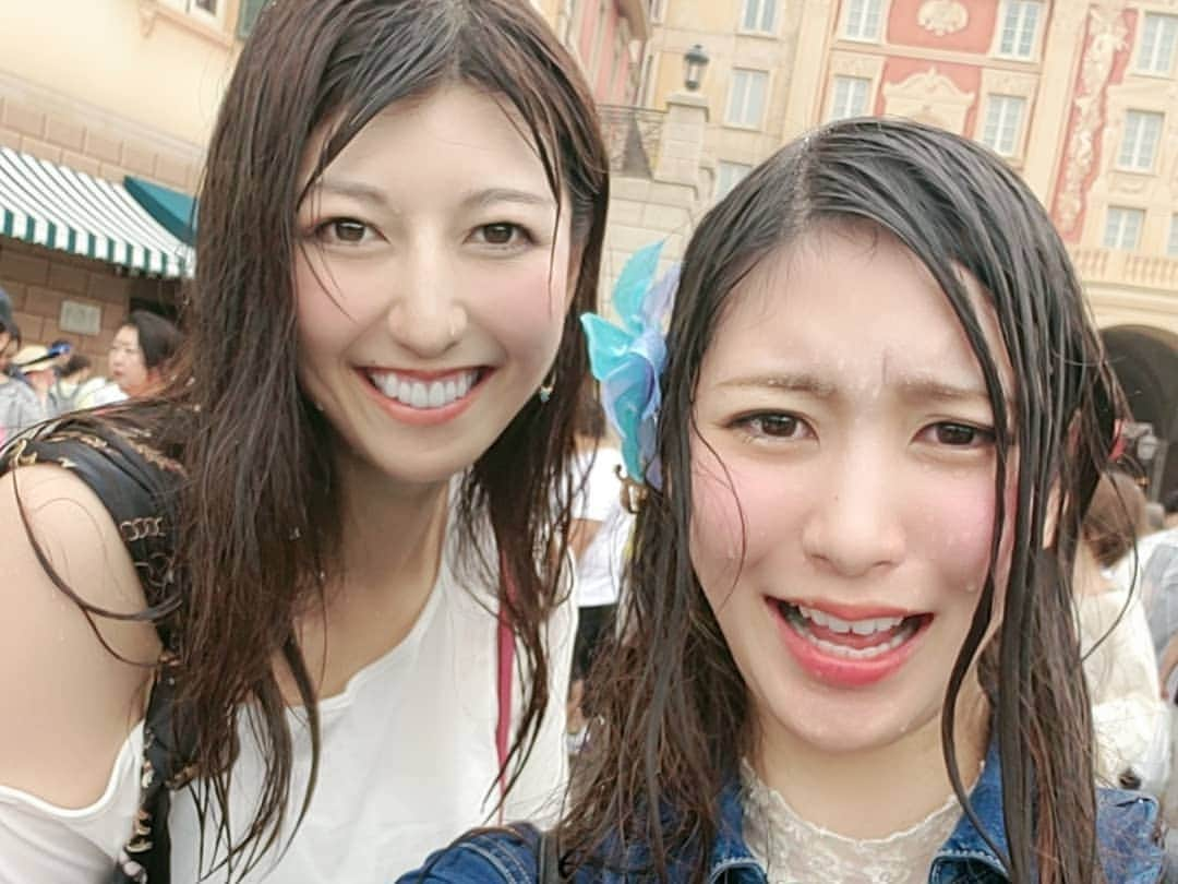 水沙瑠流さんのインスタグラム写真 - (水沙瑠流Instagram)「. さおちゃん(@saoriozeki )とディズニーシー！  私としてはかなり久しぶりの夢の国！  めっちゃ楽しかった〜🥰 1枚目のシャボン玉、写真撮ってたらキャストさんが写るように飛ばしてくださいました♡  念願のパイレーツのショーも見れてずぶ濡れになって、ちょっと寒かったけど大満足です🤗  食べてアトラクション乗って、食べて乗って、ショー見て食べて乗って…最高に贅沢な時間の使い方をしました✨  #ディズニー #ディズニーシー #東京ディズニーシー #tokyodisneysea #tokyodisneyresort」7月24日 9時41分 - ruru_lu.ul