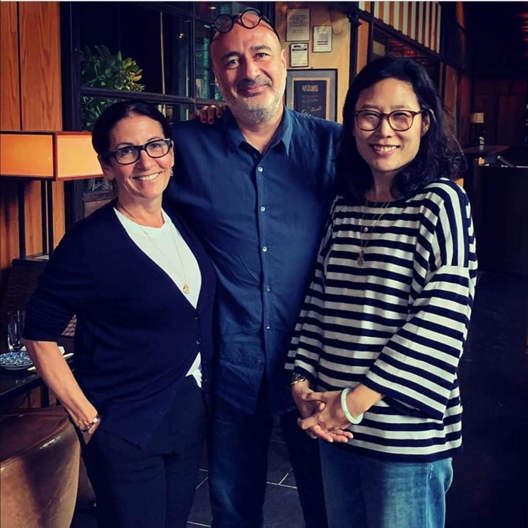 ボビー・ブラウンのインスタグラム：「What a beautiful lunch with these two beautiful people.  My heart is still smiling ❤️💙💜💚💛🧡 @henryleutwyler @vivsrun so excited about our next project」