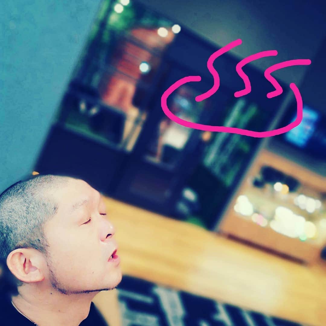 松本隆博のインスタグラム：「。 みなおはー しまなみー きすけのー ゆーーーー ヽ(^o^)丿 さっっっ…ぱり しますたーー！！ さ道後温泉行こう♨ 温泉はしごはサイコーの リフレッシュだ。」