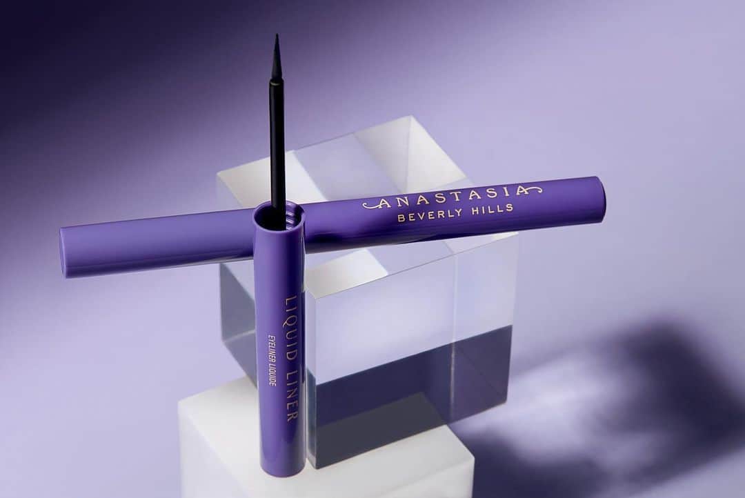 Anastasia Beverly Hillsさんのインスタグラム写真 - (Anastasia Beverly HillsInstagram)「We are launching a waterproof, ultra black, matte finish, vegan liquid liner 💦 ✨ 8-6 on ABH.com ✨$18 ✨ 8-15 online & in store all US retailers ✨8-16 all international retailers and online  #ABHliquidliner」7月24日 10時08分 - anastasiabeverlyhills