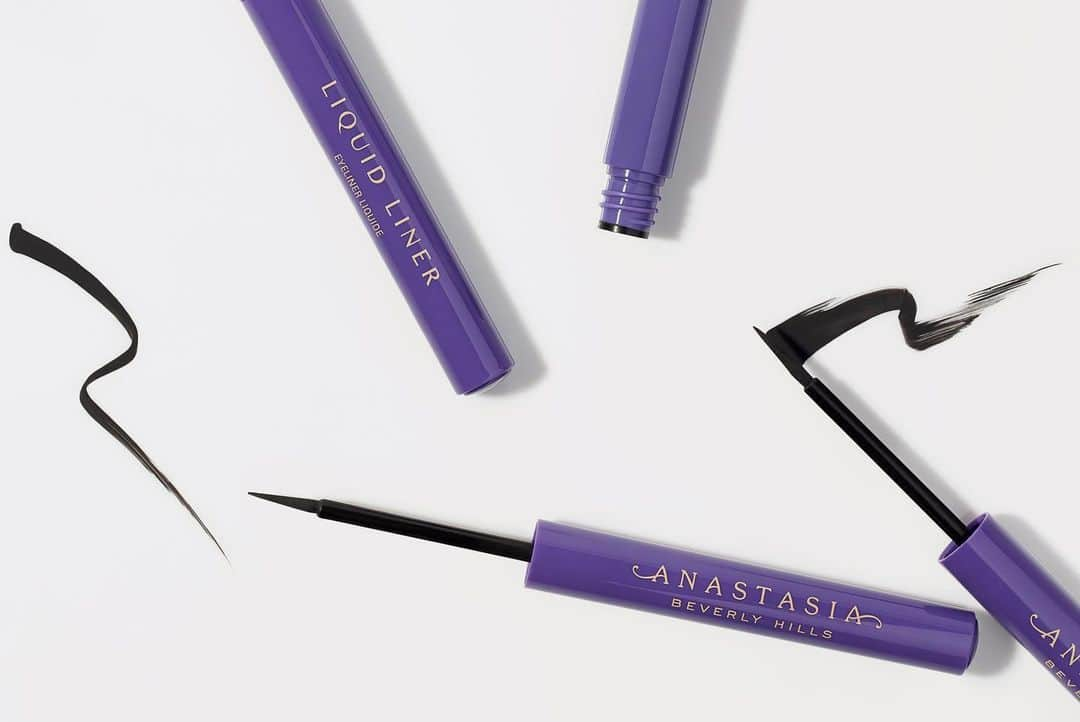 Anastasia Beverly Hillsさんのインスタグラム写真 - (Anastasia Beverly HillsInstagram)「We are launching a waterproof, ultra black, matte finish, vegan liquid liner 💦 ✨ 8-6 on ABH.com ✨$18 ✨ 8-15 online & in store all US retailers ✨8-16 all international retailers and online  #ABHliquidliner」7月24日 10時08分 - anastasiabeverlyhills