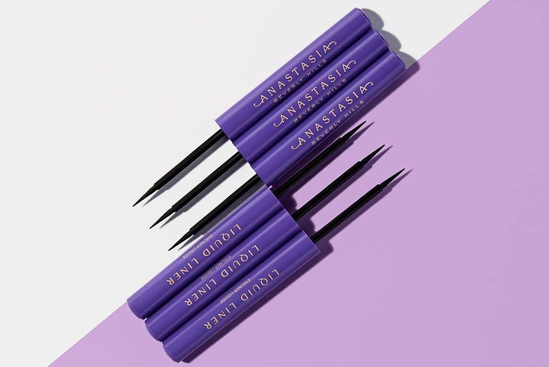 Anastasia Beverly Hillsさんのインスタグラム写真 - (Anastasia Beverly HillsInstagram)「We are launching a waterproof, ultra black, matte finish, vegan liquid liner 💦 ✨ 8-6 on ABH.com ✨$18 ✨ 8-15 online & in store all US retailers ✨8-16 all international retailers and online  #ABHliquidliner」7月24日 10時08分 - anastasiabeverlyhills