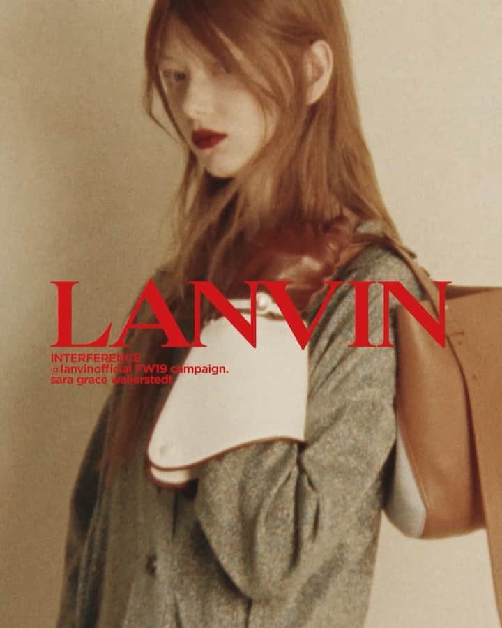 ランバンのインスタグラム：「#LanvinFW19 accessories, by @brunosialelli. Film: @_glen_luchford Creative direction: @brunosialelli  Art direction: @ezrapetronio Styling: @mr_carlos_nazario  Hair: @paulhanlonhair  Make-up: @lucia_pieroni  Casting: @piotrchamier  #LanvinINTERFERENCE #LanvinFW19  #LanvinbyBrunoSialelli」