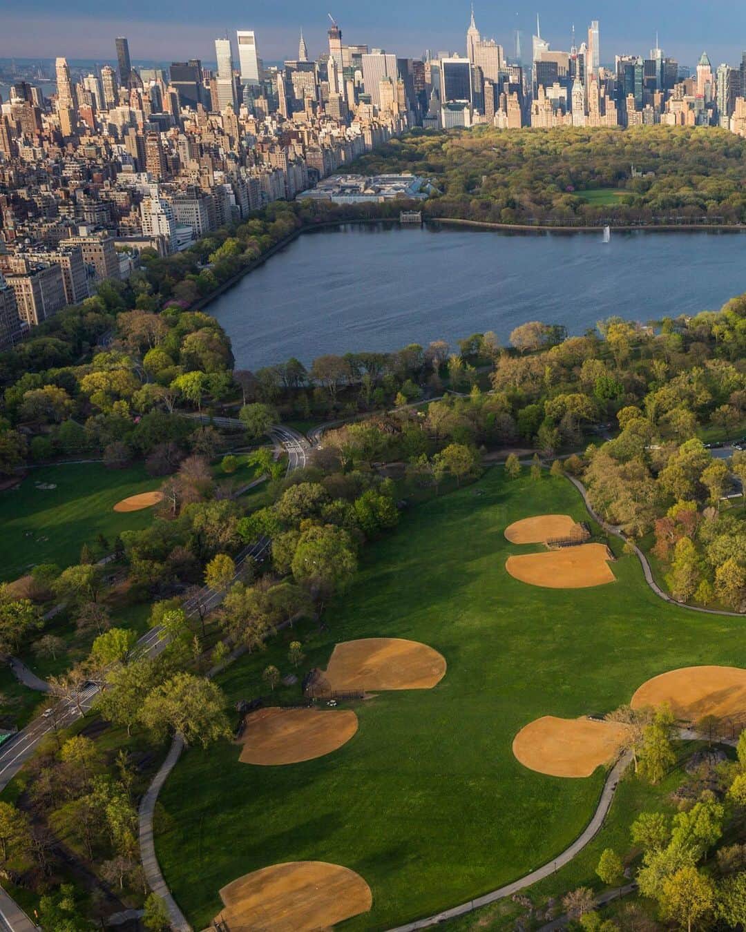 National Geographic Travelさんのインスタグラム写真 - (National Geographic TravelInstagram)「Photo by George Steinmetz @geosteinmetz | Frederick Olmsted’s masterpiece, Central Park, New York City. To view more our world from above, follow me, @geosteinmetz. #Gotham」7月24日 1時39分 - natgeotravel