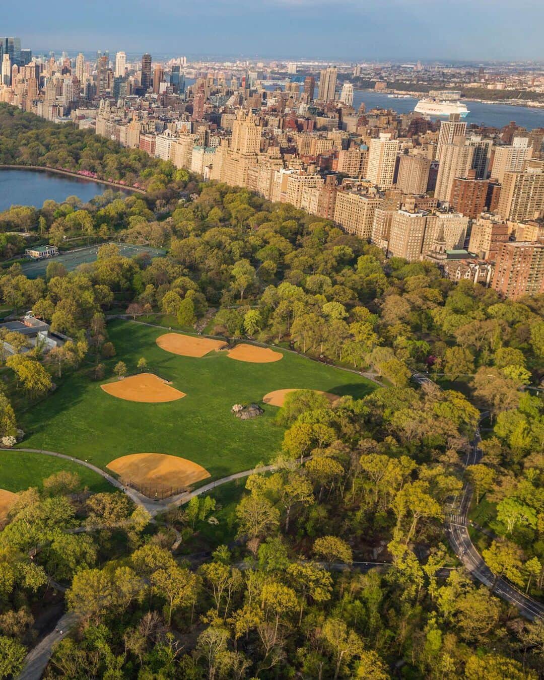 National Geographic Travelさんのインスタグラム写真 - (National Geographic TravelInstagram)「Photo by George Steinmetz @geosteinmetz | Frederick Olmsted’s masterpiece, Central Park, New York City. To view more our world from above, follow me, @geosteinmetz. #Gotham」7月24日 1時39分 - natgeotravel