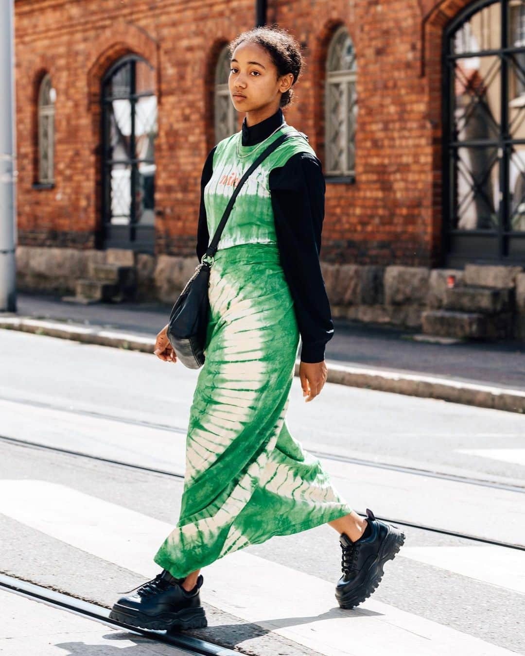 British Vogueさんのインスタグラム写真 - (British VogueInstagram)「As the heatwave continues to make daily dressing difficult, take cues from the street style elite spotted at #HelsinkiFashionWeek. With the city’s most stylish residents out in force, click the link in bio for more of the best #streetstyle from the Finnish capital, captured by @TheLocals.」7月24日 1時59分 - britishvogue