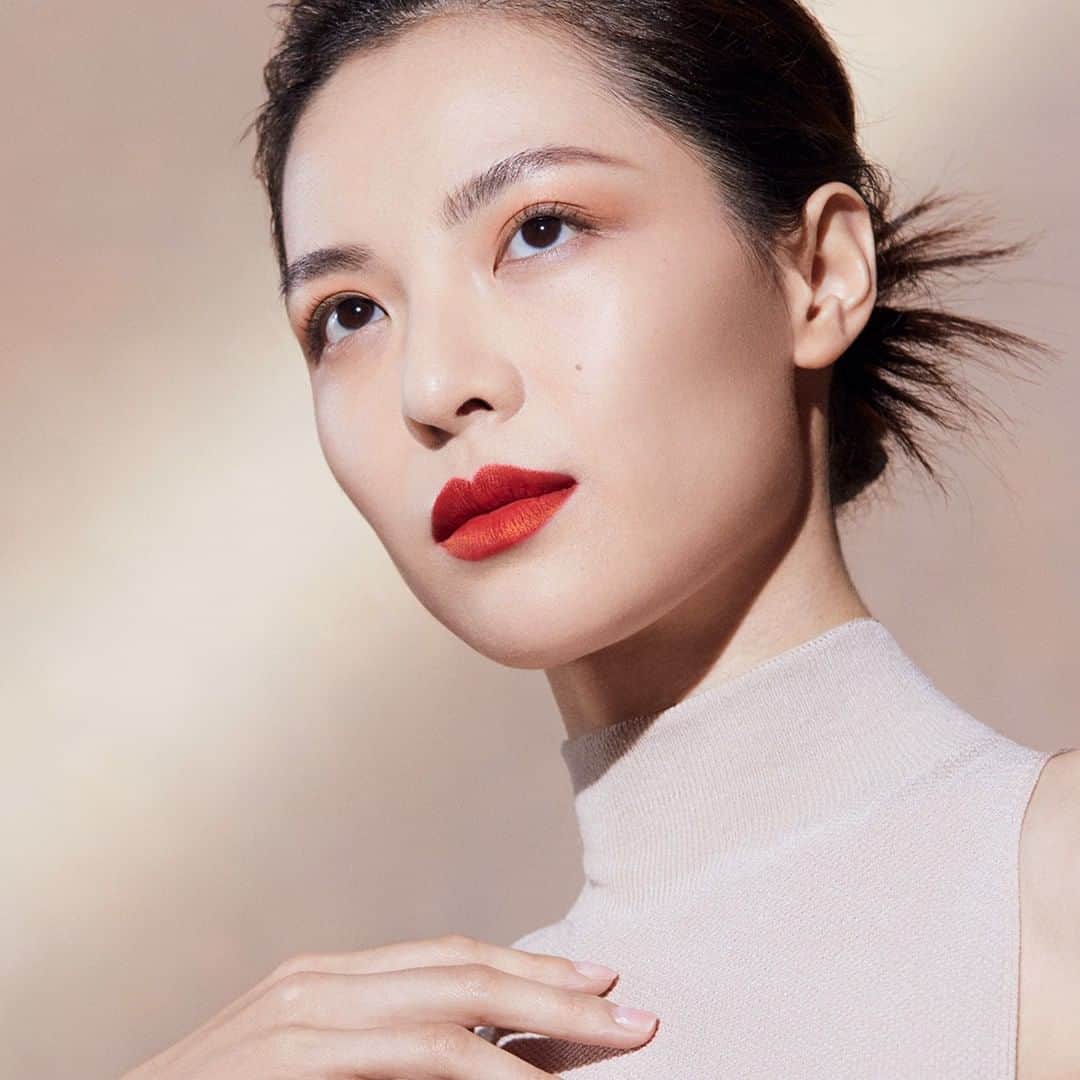 Armani Beautyさんのインスタグラム写真 - (Armani BeautyInstagram)「Natural and radiant, actress @Elaine_ZhongChuxi wears NEO NUDE A-BLUSH in shade 53 to complete the Luminous Glamour daytime look by Linda Cantello, Giorgio Armani international makeup artist, for the upcoming Venice International Film Festival. #ArmaniBeauty #ArmaniBeautyStars #BiennaleCinema2019 #Venezia76 #ArmaniNeoNude #makeup」7月24日 2時00分 - armanibeauty