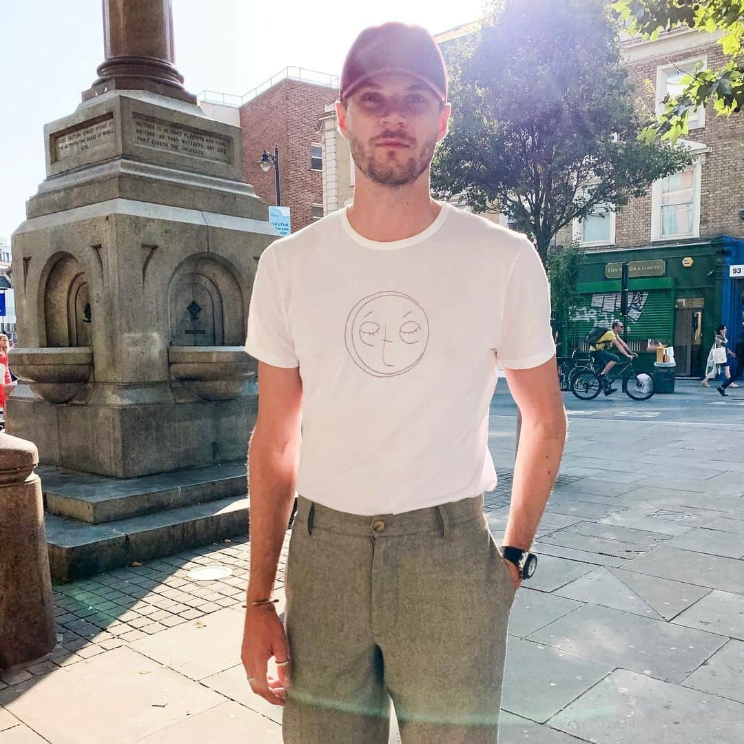 ジム・チャップマンさんのインスタグラム写真 - (ジム・チャップマンInstagram)「été, which I only just found out means ‘summer’ in French. Very apt. How have you spent your day?  Tap for outfit details.」7月24日 2時10分 - jimchapman