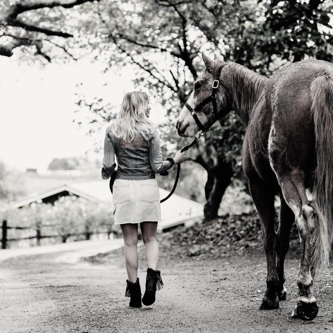 ミランダ・ランバートさんのインスタグラム写真 - (ミランダ・ランバートInstagram)「My happy place. #FarmLife. Follow @idyllwind」7月24日 2時18分 - mirandalambert