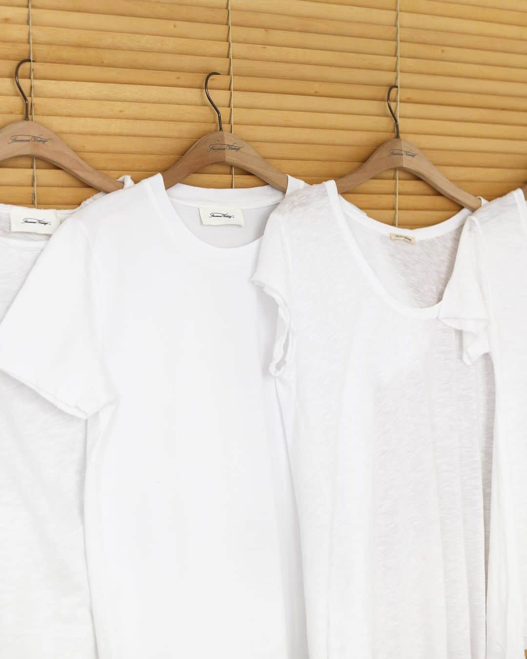 アメリカンビンテージのインスタグラム：「American Vintage & the ultimate white t-shirt ⬜️ A star piece of a contemporary silhouette ◽️ #americanvintage #iconic #white #tshirt」