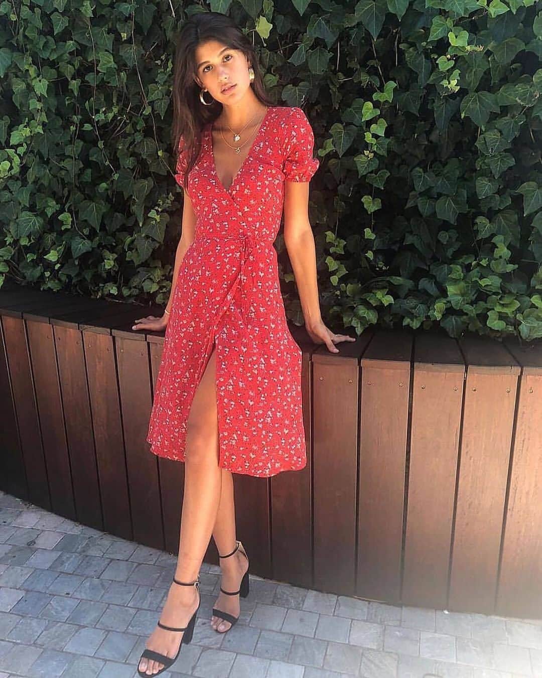 クーカイのインスタグラム：「Les essentiels de l'été sont arrivés! Retrouvez la robe ZARIAH en boutique et sur kookai.fr  #kookaiette #fashion #outfit #style #dress」