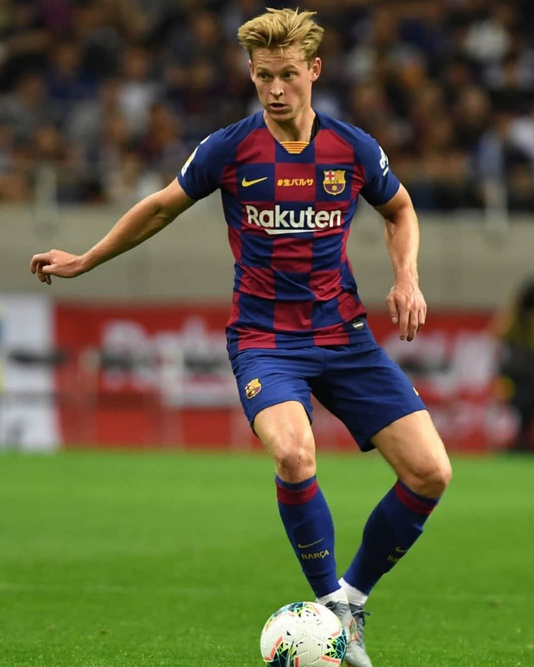 フレンキー・デ・ヨングさんのインスタグラム写真 - (フレンキー・デ・ヨングInstagram)「Great to play my first game for @fcbarcelona.  All the Japanese fans, thanks for the support #viscabarca 💙❤️」7月24日 2時51分 - frenkiedejong