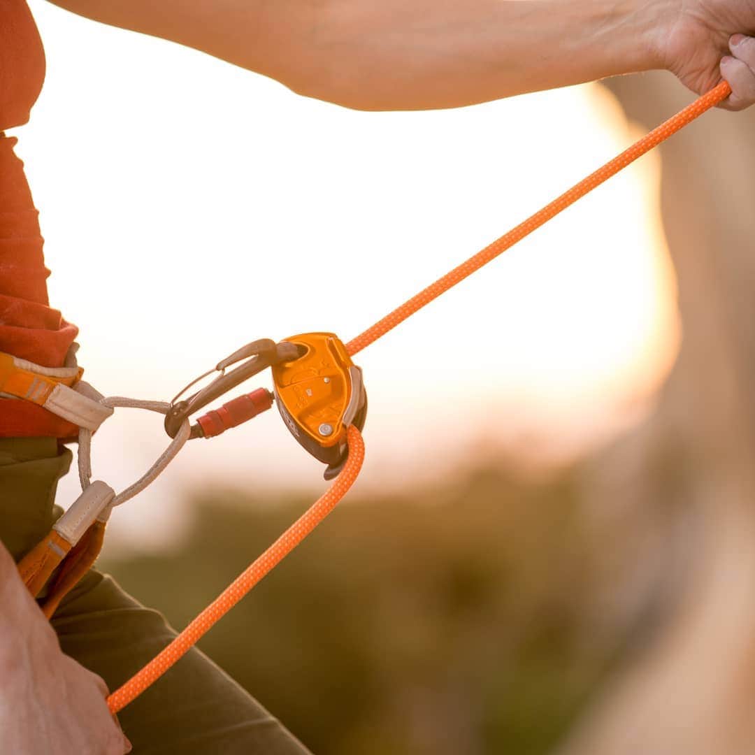 シャーロット・デュリフのインスタグラム：「The GRIGRI!  Check out the @petzl_official bio or website for their last release about this must-have device to #belaybetter 👌 📷  by @joshlrsn / @coldhousemedia」