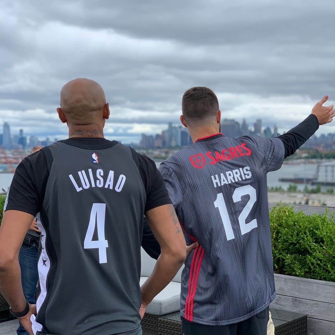 Brooklyn Netsさんのインスタグラム写真 - (Brooklyn NetsInstagram)「A huge thank you to @slbenfica for stopping by ahead of their match tomorrow night! ⚽️」7月24日 3時00分 - brooklynnets