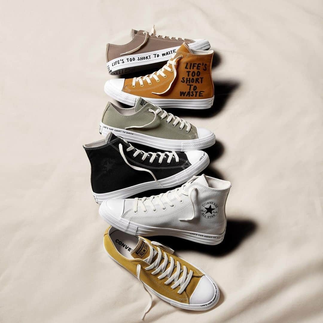 converseさんのインスタグラム写真 - (converseInstagram)「#ConverseRenew, touch it feel it wear it - we bet you won’t know the difference. Except that you’ll look good - and feel good - knowing you’re giving waste a second life. Available now at Converse.com.」7月24日 2時54分 - converse