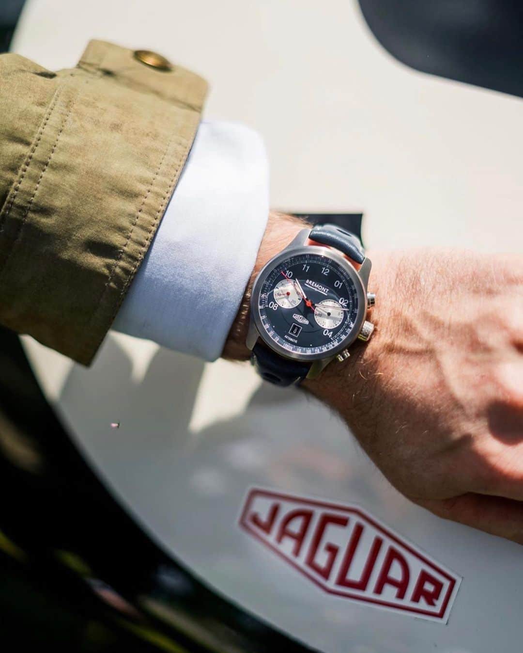 のインスタグラム：「Whats your Tuesday timepiece?⠀ The #Bremont D-Type captured on the wrist of Bremont co-founder @gilesenglish by @petrolicious⠀ ⠀ ⠀ @jaguar #Bremont #chronograph #womw」