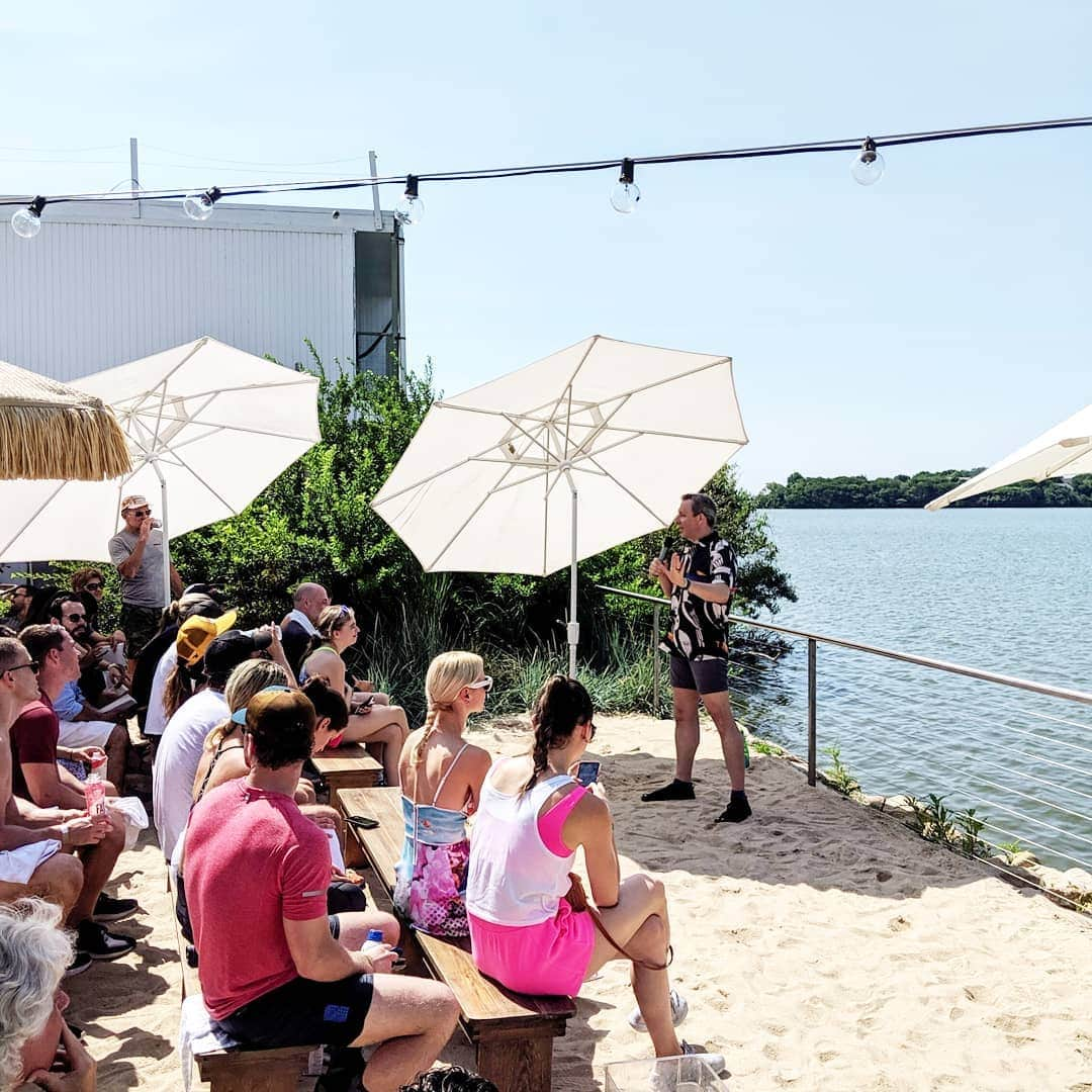 デイヴ・アスプリーさんのインスタグラム写真 - (デイヴ・アスプリーInstagram)「What do you think...#Hamptons chic 😄? A big thanks to @thesurflodge once again for allowing us to @bulletproof the beach. Really enjoyed the visit, even in the 99 degree heatwave. Kudos to everyone that came out to the exclusive chat and gifting of my upcoming book #SuperHuman. I was really surprised at the level of #antiaging and #longevity questions. You guys are going to really love the new book.」7月24日 3時08分 - dave.asprey